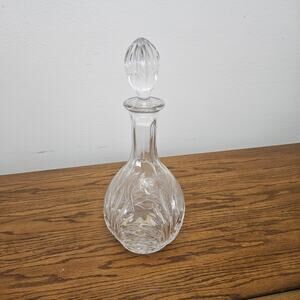 Vintage Fifth Avenue Beautiful Crystal Decanter Never Used. Stunning. Heavy.